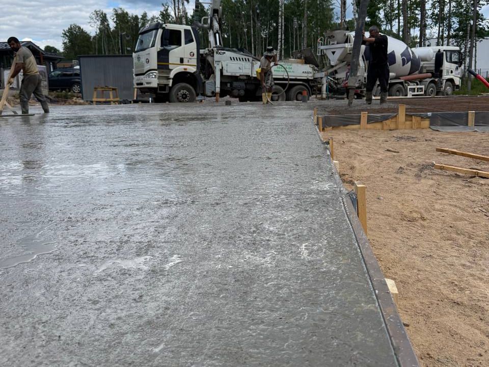Заливка плиты у загородного дома